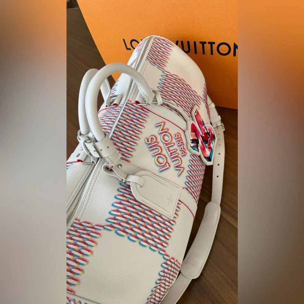 Limited Edition Louis Vuitton Keepall Bandoulière 50 Damien Spray Travel Bag